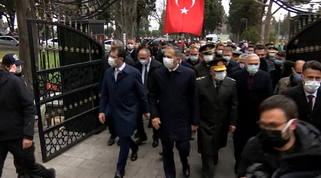 Ekrem İmamoğlu'na şehitlikte tepki