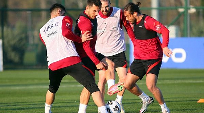 Türkiye A Milli Futbol Takımı Letonya maçı hazırlıklarına başladı    