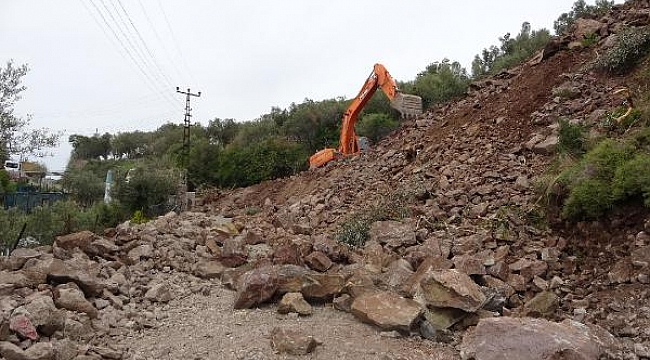 'Afet bölgesi' Assos Antik Liman yolunda, kaya ıslahı başladı