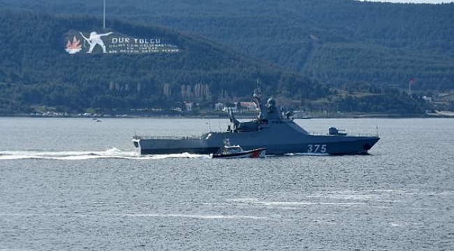 Rus savaş gemisi Çanakkale Boğazı'ndan geçti