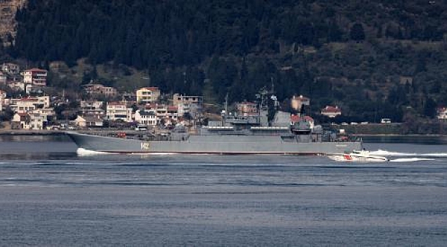 Rus savaş gemisi 'Novocherkassk', Çanakkale Boğazı'ndan geçti