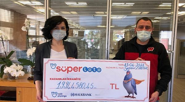 Süper Loto'dan 19.9 milyon lira kazanan talihli çekini teslim aldı