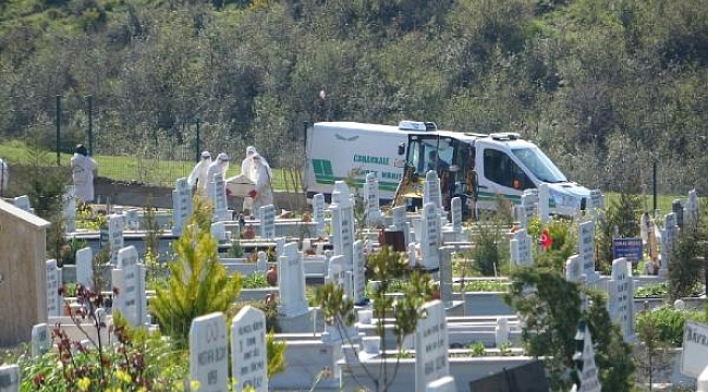 Yanlış defnedildiği için çıkarılan cenaze, bu kez gerçek ailesi tarafından toprağa verildi