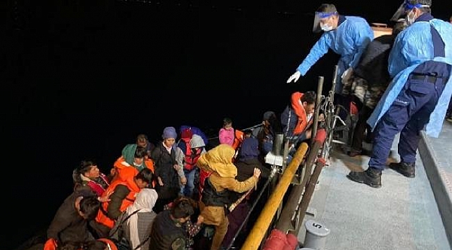 Yunanistan'ın ölüme terk ettiği 56 kaçak göçmen kurtarıldı