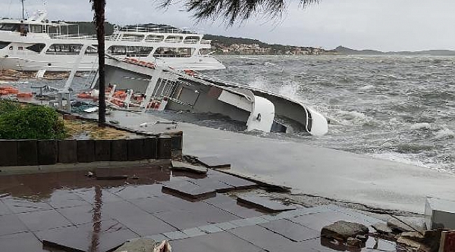 Ayvalık'ta etkili olan fırtınada 20 tekne battı