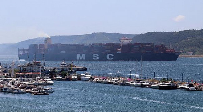 Çanakkale Boğazı, dev gemilerin geçişi için 9 saat tek yönlü trafiğe kapatıldı