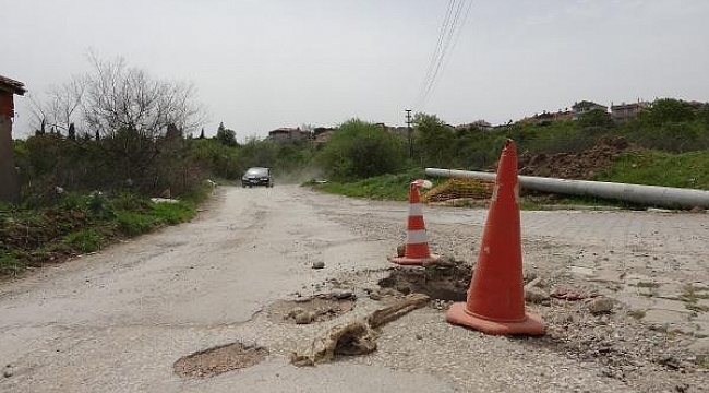 Çanakkale'de kısıtlamada rögar kapakları çalındı
