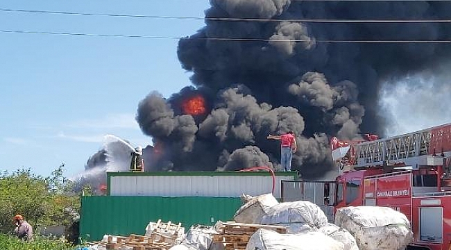 Çanakkale'de tehlikesiz atık alım merkezinde yangın