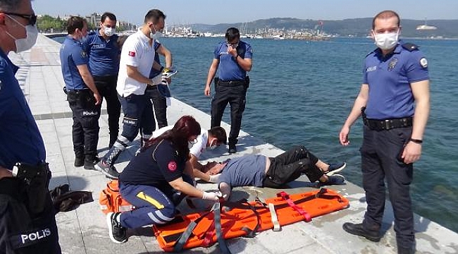 Denize düştü, polis kurtardı