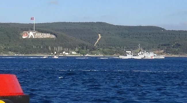 Fransız savaş gemisi, Çanakkale Boğazı'ndan geçti
