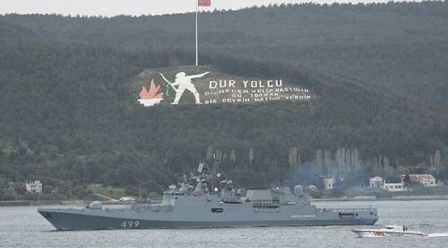 Rus savaş gemisi Çanakkale Boğazı'ndan geçti