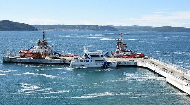 Rüzgar durdu, Çanakkale Boğazı'nı yine deniz salyası kapladı