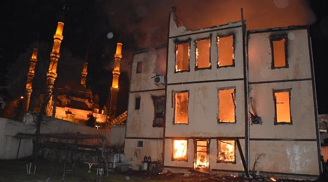 140 yıllık 'Böcek Mektebi' binasının restorasyonuna 'çivi' çakılarak başlandı