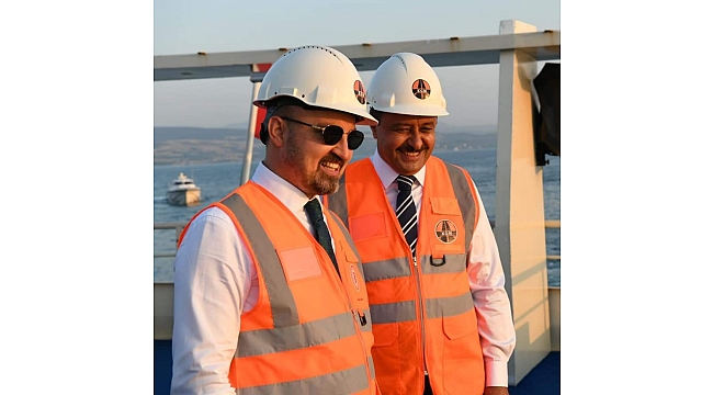 AK Parti Grup Başkanvekili ve Çanakkale milletvekili Bülent Turan memleketi Çanakkale’de köprüye çıkarma yaptı.