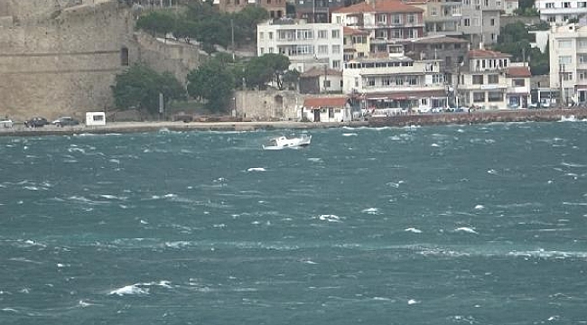 Çanakkale'de fırtına ve sağanak etkili oldu