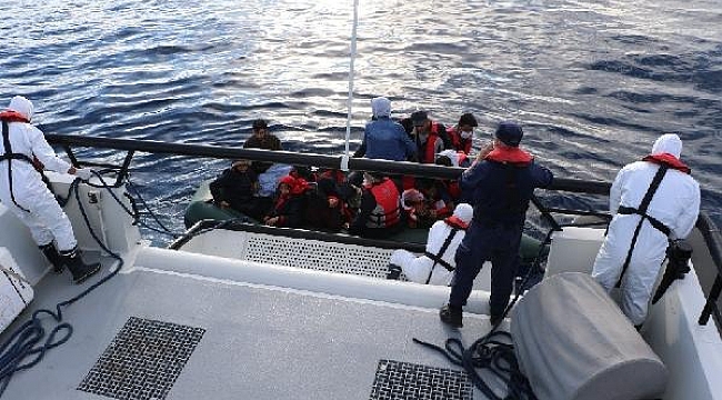 Çanakkale'de 17 kaçak göçmen kurtarıldı