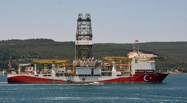 'Yavuz' sondaj gemisi, Çanakkale Boğazı'ndan geçti