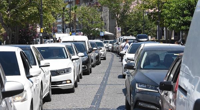 Çanakkale feribot iskelesinde tatilcilerin dönüş yoğunluğu