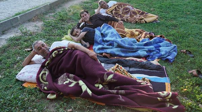 Kırkpınar için Edirne'ye gelenler, sokakta sabahladı