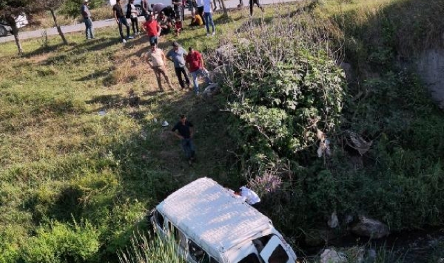 Mevsimlik işçilerin taşındığı minibüs dereye uçtu: 6 yaralı