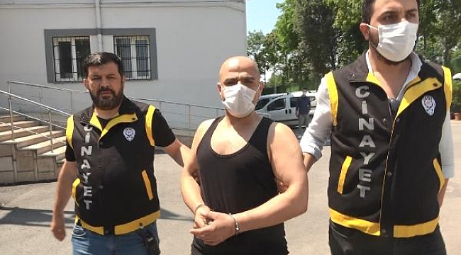 Polis aracına ateş açıp, kılıçla direnen saldırgan adliyeye sevk edildi