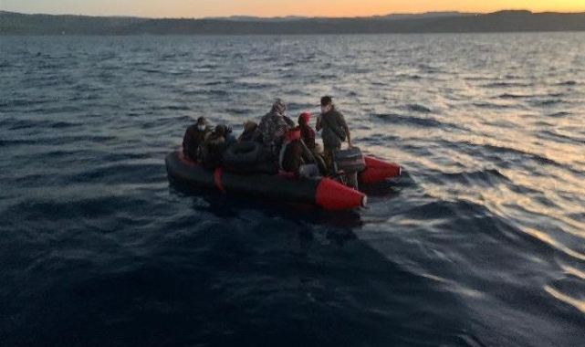 Yunanistan'ın ölüme terk ettiği 12 kaçak göçmen kurtarıldı