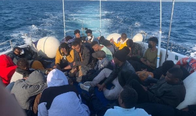 Ayvalık açıklarında 35 kaçak göçmen kurtarıldı