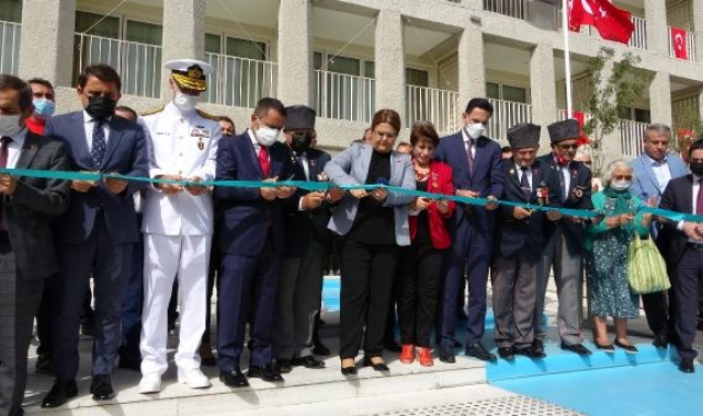 Bakan Yanık, Çanakkale Şehit Yakınları ve Gazievi'nin açılışını yaptı