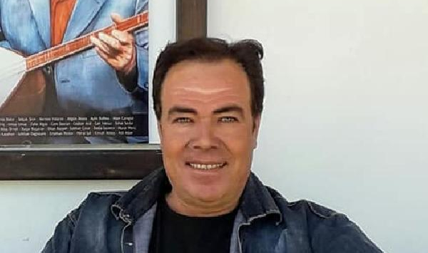 Evinin balkonunda otururken av tüfeğiyle öldürüldü