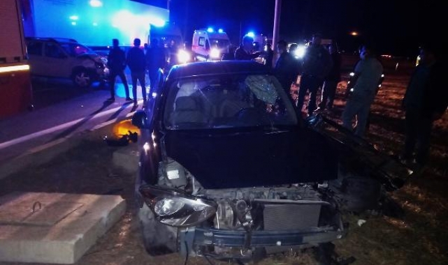 Gelibolu'da iki otomobil çarpıştı: 4 yaralı