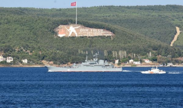 Rus savaş gemisi, Çanakkale Boğazı'ndan geçti