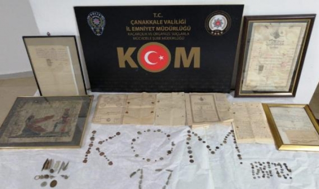 Çanakkale'de tarihi eser operasyonu; top güllesi ve 123 sikke ele geçirildi