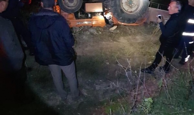 Devrilen traktörün sürücüsü öldü