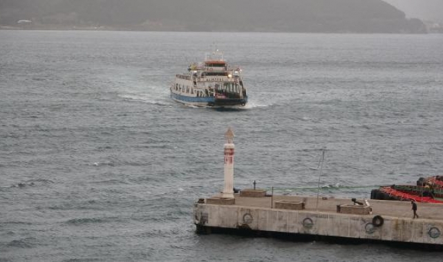 Çanakkale'de feribot seferlerine fırtına iptali