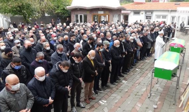 Evlerinde bıçaklanarak öldürülen Sümer çifti toprağa verildi