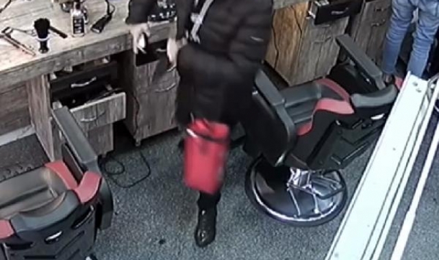 Saçını tarama bahanesiyle girdiği kuaförden tıraş makinesini çaldı