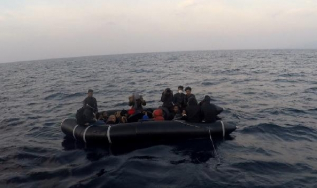 Yunanistan'ın ittiği 24 kaçak göçmen kurtarıldı