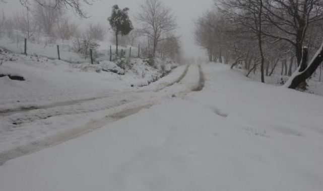Çanakkale'de Dumanlı Dağı'na mevsimin ilk karı yağdı
