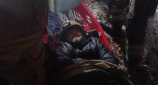 Kar yağışını izlemek için çıktığı tepede tuvaletini yaparken 200 metrelik uçuruma yuvarlandı