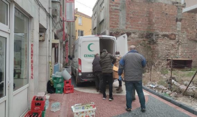 Merdiven boşluğunda ölü bulundu
