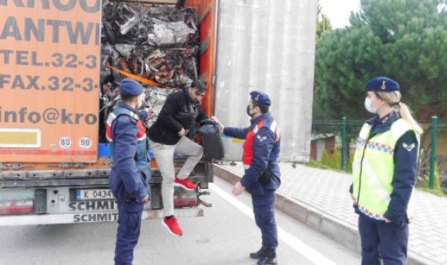 TIR'ın dorsesine gizlice binen göçmenlerin Avrupa hayali Çanakkale'de bitti