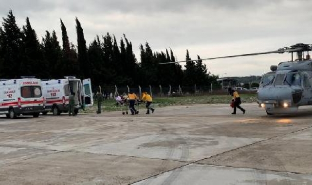 Deniz ulaşımının durduğu Gökçeada'da 2 hasta, Deniz Kuvvetleri helikopteriyle sevk edildi