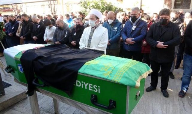 Evinin balkonundan düştüğü değerlendirilen avukat, toprağa verildi