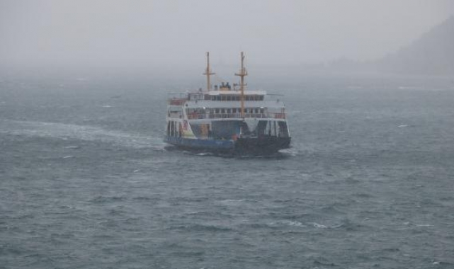 Gökçeada ve Bozcaada'ya feribot seferleri bugün de yapılamıyor
