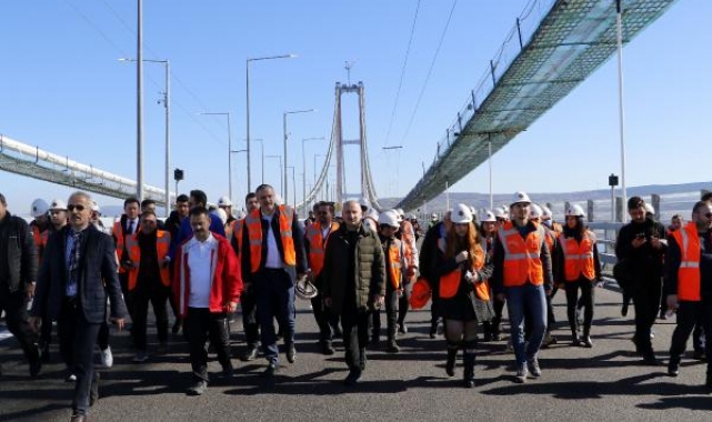 Bakan Karaismailoğlu, 1915 Çanakkale Köprü'nü yürüyerek geçti
