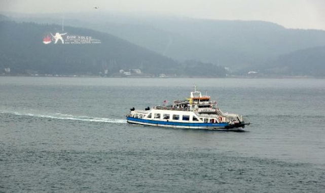 Bozcaada feribot seferlerine 'fırtına' engeli