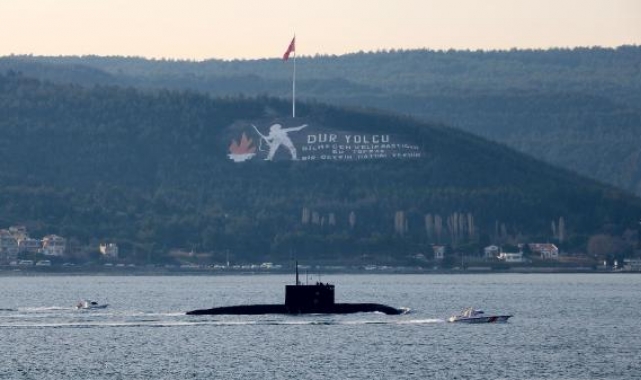Çanakkale Boğazı'ndan geçen Rus denizaltısı, Marmara Denizi'ne doğru yol aldı