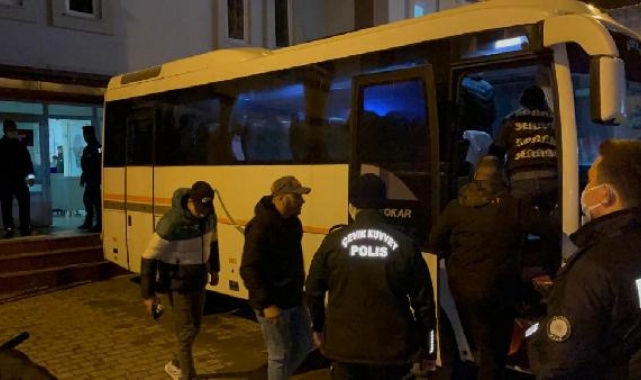 Gelibolu'da Faslı ve Cezayirli 33 kaçak yakalandı