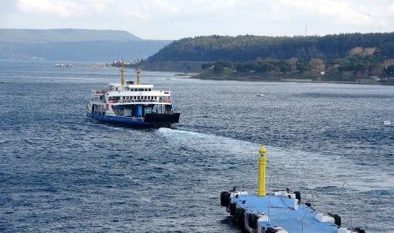 BOZCAADA VE GÖKÇEADA FERİBOT SEFERLERİNE 'FIRTINA' İPTALİ