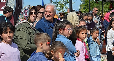 LAPSEKİ'DE HIDIRELLEZ KUTLAMALARINDA ÇOCUKLAR DOYASIYA EĞLENDİ